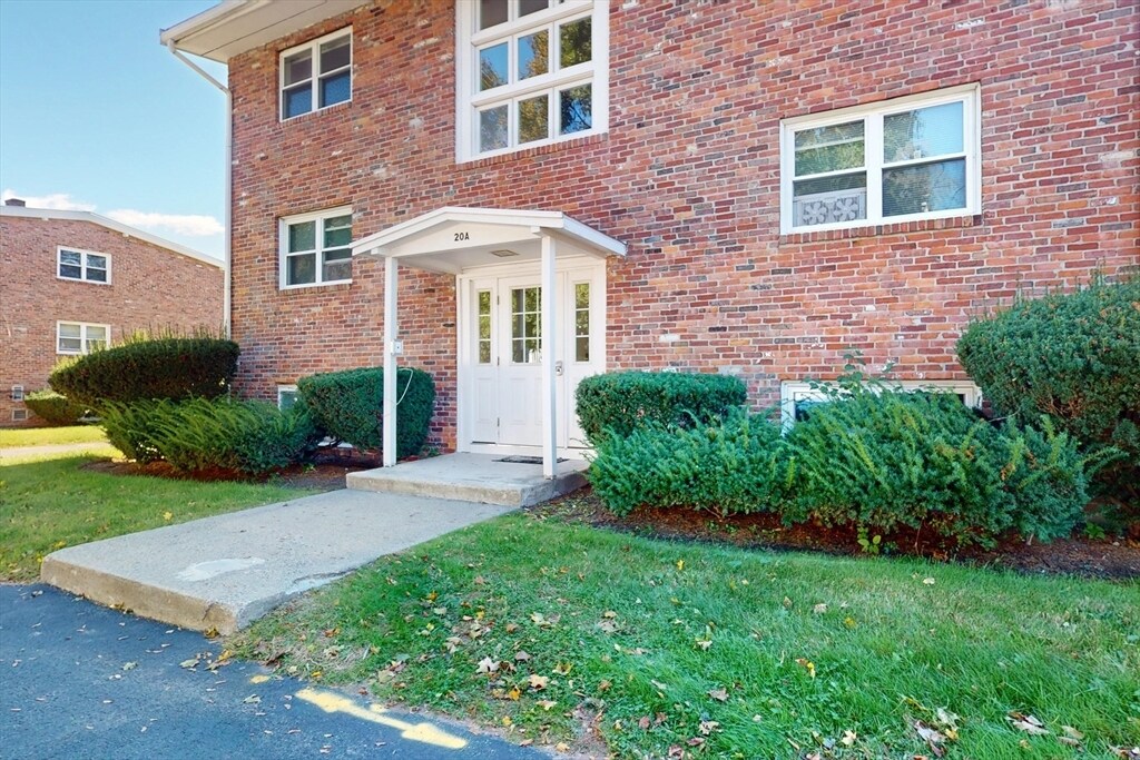 20A Day St in Waltham, MA - Building Photo