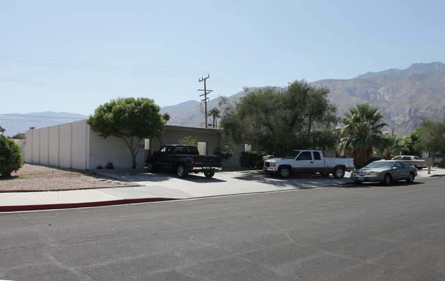 707 E Chuck Walla Rd in Palm Springs, CA - Building Photo - Building Photo