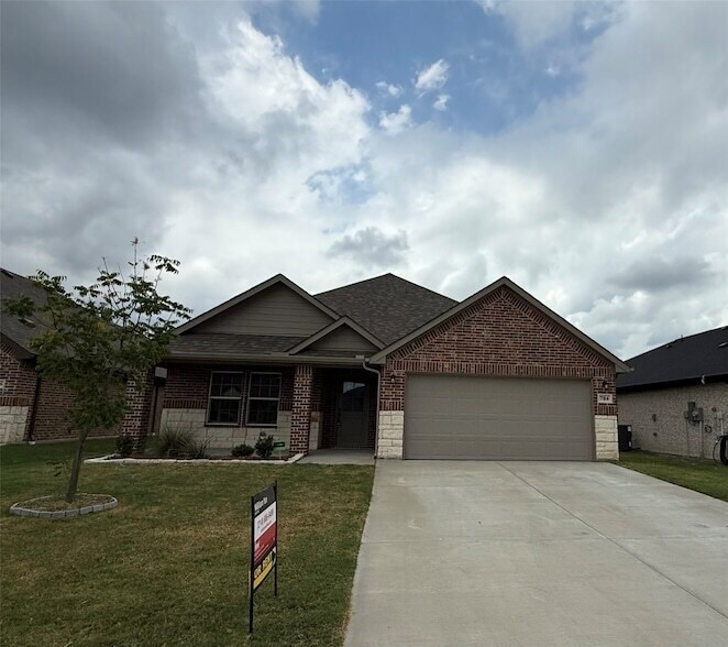 704 Ransom Wy in Greenville, TX - Building Photo