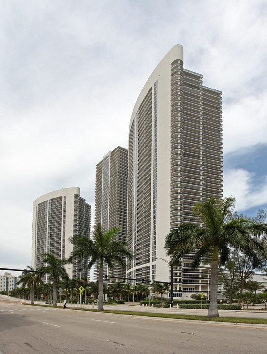 Beach Club One in Hallandale Beach, FL - Building Photo