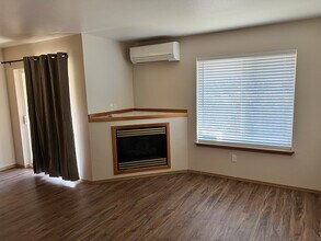 5473 Glenridge Way in Klamath Falls, OR - Foto de edificio - Building Photo