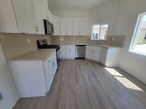 8410 Grandy St in Bakersfield, CA - Building Photo - Building Photo