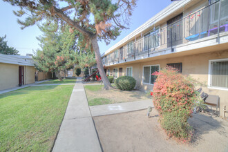 Old Town Apartments in Clovis, CA - Building Photo - Building Photo