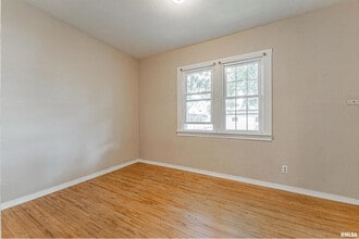 414 6th St in Lincoln, IL - Foto de edificio - Building Photo