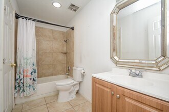 8607 Crystal Cove Ct in Houston, TX - Building Photo - Building Photo