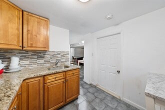 294 Ege Ave in Jersey City, NJ - Building Photo - Building Photo