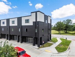 3741 Riverside Dr, Unit 3741 Riverside Dr in Tulsa, OK - Building Photo - Building Photo