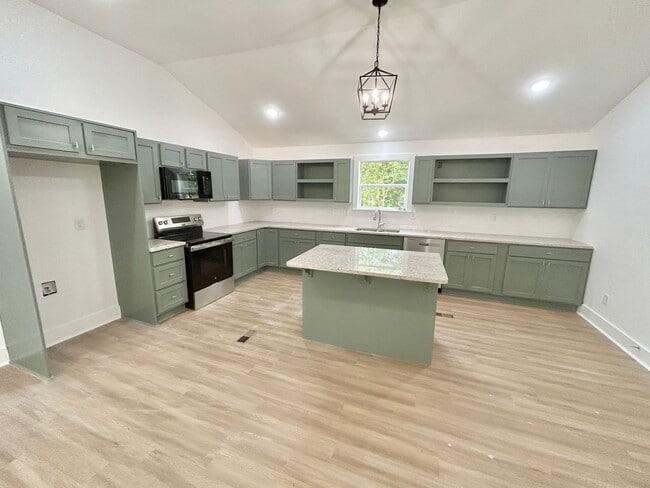 property at 475 Kelly Creek Rd