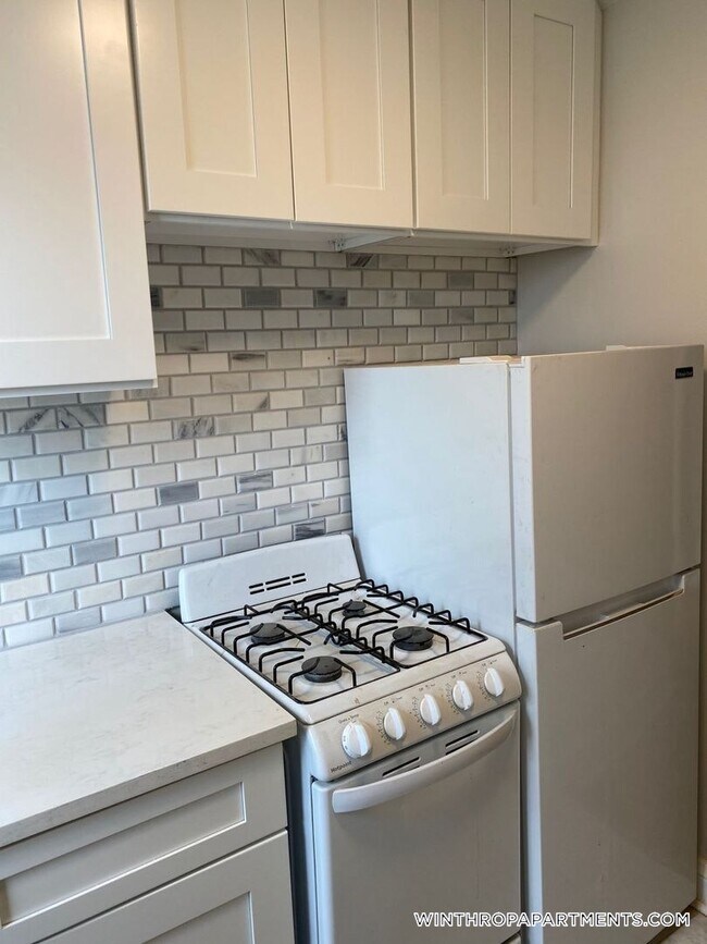 90 Winthrop Shore Dr in Winthrop, MA - Building Photo - Building Photo