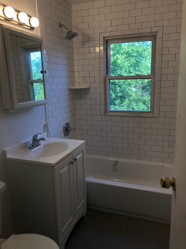 294 W Post Rd in White Plains, NY - Building Photo - Building Photo