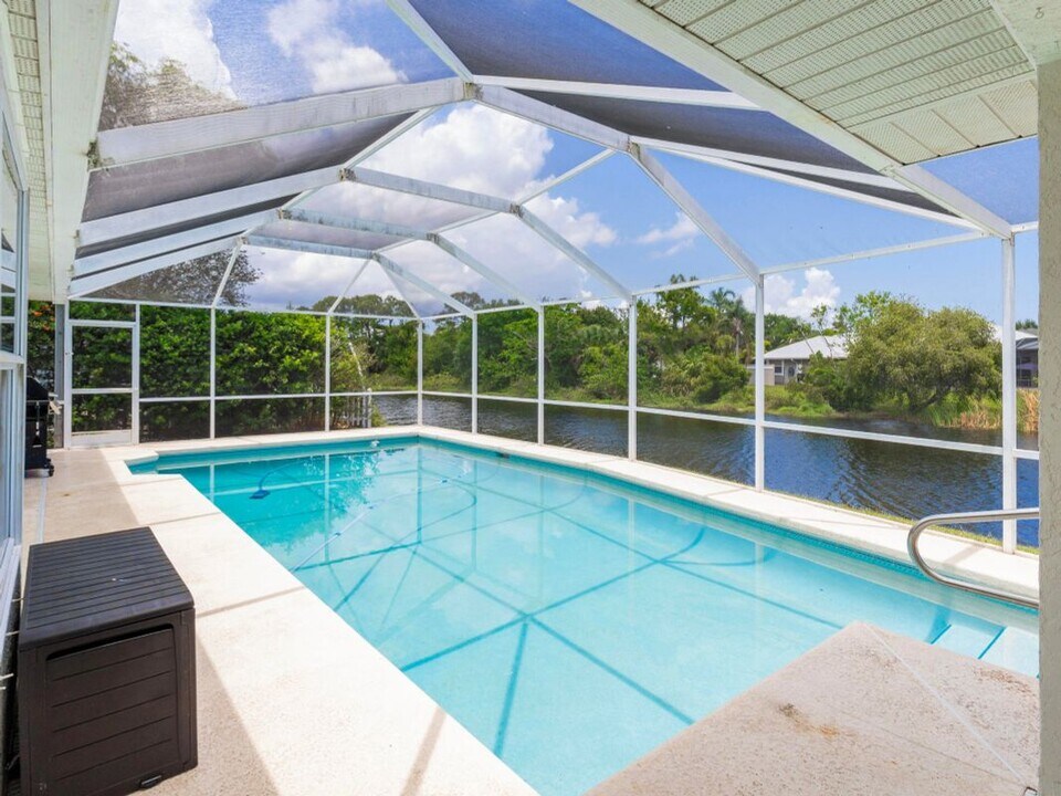 1123 Hollow Oak Ct in Tarpon Springs, FL - Building Photo