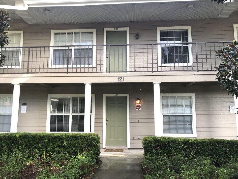 121 Reserve Cir in Oviedo, FL - Building Photo