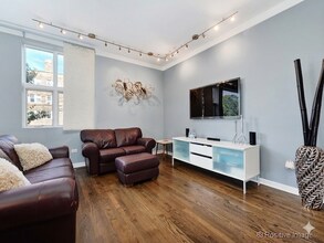 2065 N Kedzie Ave, Unit 104 in Chicago, IL - Foto de edificio - Building Photo