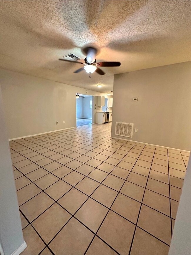 11143 Holbrook St in Spring Hill, FL - Building Photo - Building Photo
