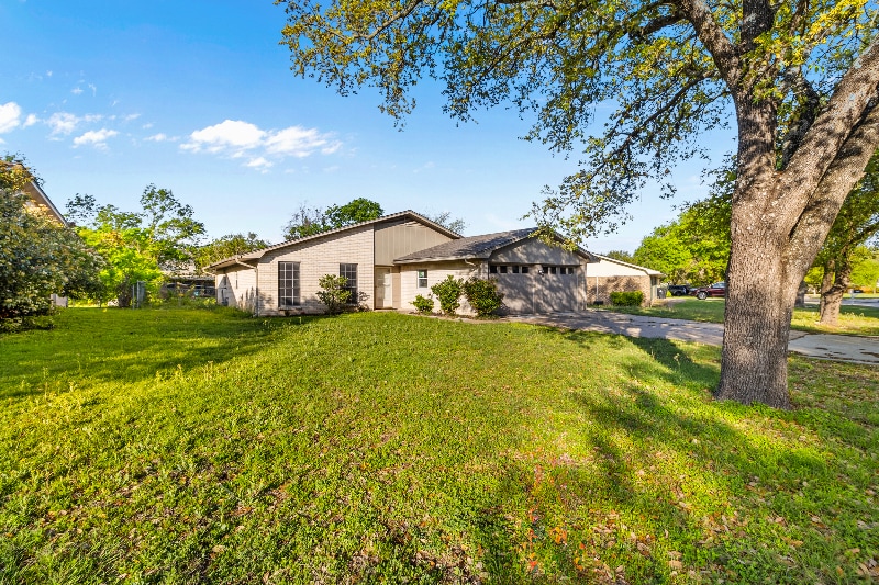 3913 Chisholm Trail in Temple, TX - Building Photo