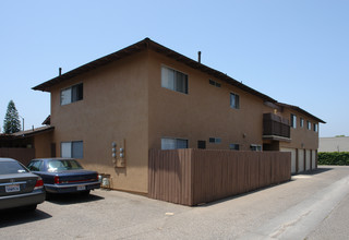 7251 Elk Cir in Huntington Beach, CA - Building Photo - Building Photo