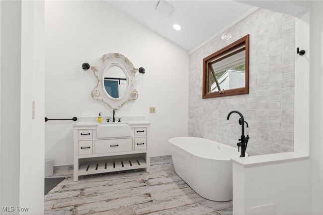 property at 3812 Ellendale Rd