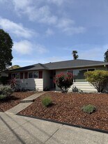 1717 Tisserand Dr in Santa Rosa, CA - Building Photo