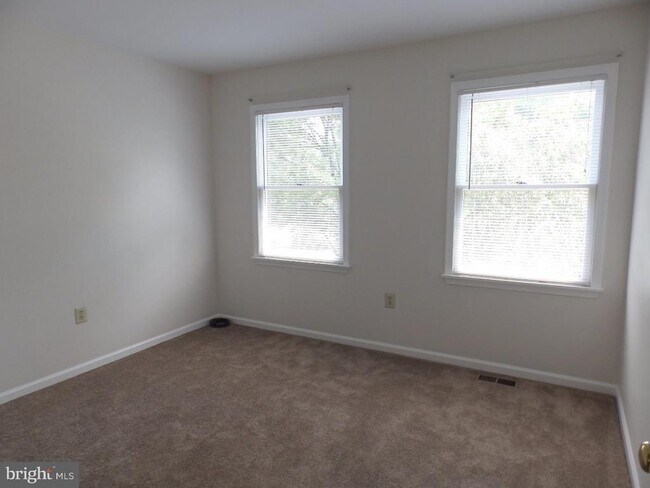 211 Green Valley Way in Chalfont, PA - Building Photo - Building Photo