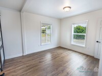 23170 SW Boones Ferry Rd in Tualatin, OR - Foto de edificio - Building Photo