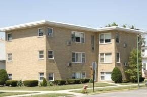 7600 W Belmont Ave in Chicago, IL - Building Photo
