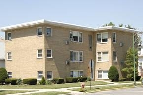 7600 W Belmont Ave in Chicago, IL - Foto de edificio