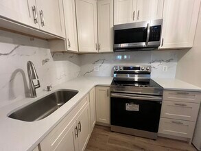 8 Riverside St, Unit #3-1 in Watertown, MA - Building Photo - Building Photo