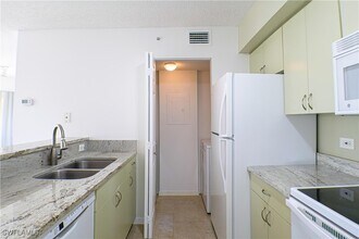 8861 colonnades Ct W in Bonita Springs, FL - Building Photo - Building Photo