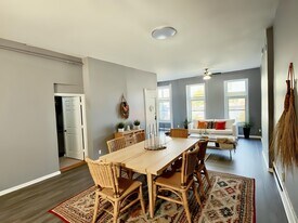 1549 W Chicago Ave in Chicago, IL - Building Photo