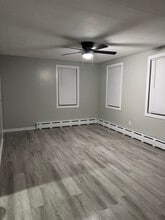 222 High St in Sprague, CT - Building Photo - Building Photo