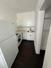 124 Mendoza Ave in Coral Gables, FL - Foto de edificio - Building Photo