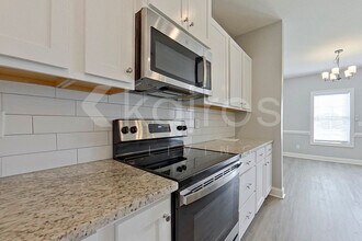 3704 Oak Leaf Wy in Greenville, NC - Building Photo - Building Photo