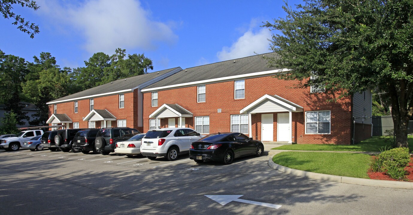 1610 Bellevue Way in Tallahassee, FL - Foto de edificio