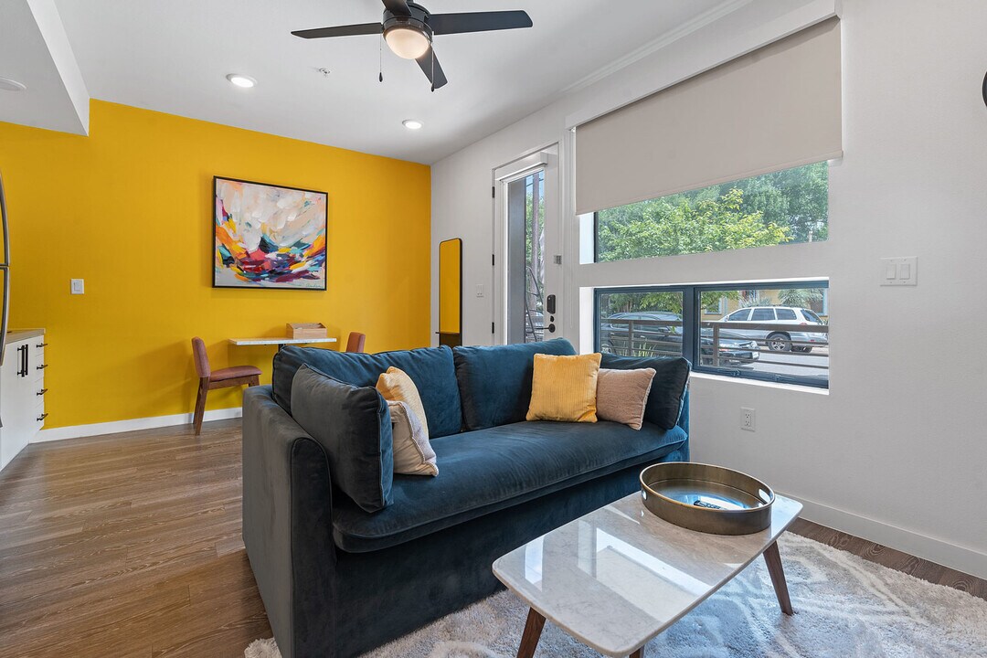 49 Navasota St in Austin, TX - Building Photo