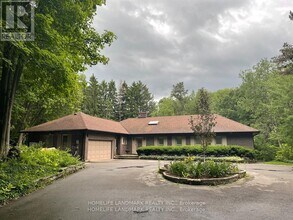 34 Steeplechase Ave in Aurora, ON - Building Photo - Building Photo