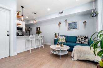 277 Border St, Unit 203 in Boston, MA - Building Photo - Building Photo