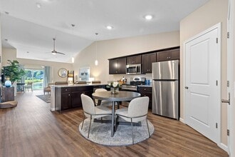 Redwood West Jefferson in West Jefferson, OH - Foto de edificio - Building Photo