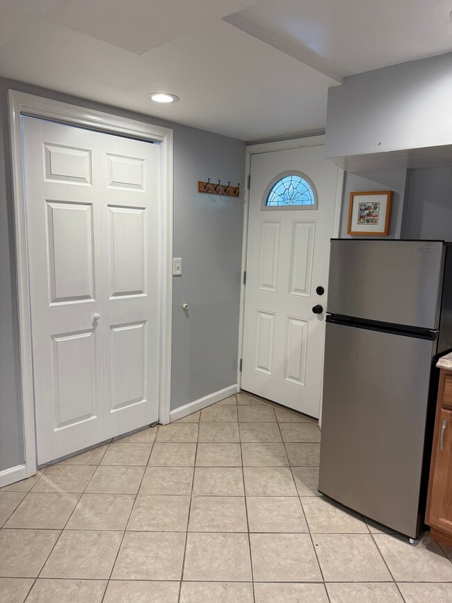 10118 Brunett Ave, Unit Basement