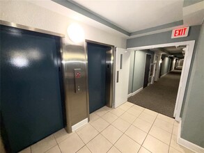 880 Mandalay Ave in Clearwater, FL - Building Photo - Building Photo