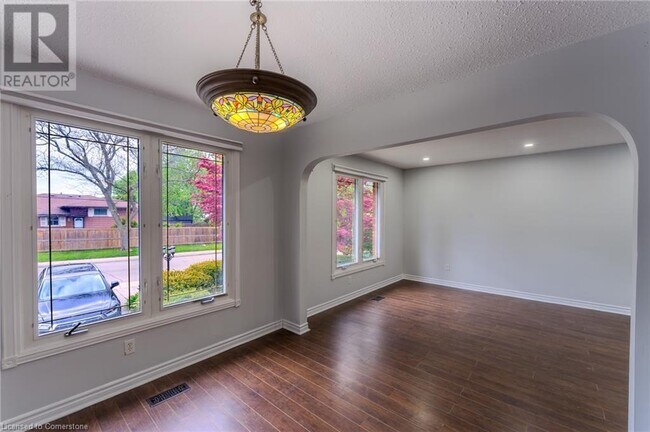 17 Taymall St in Hamilton, ON - Building Photo - Building Photo