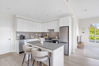 14257-1103A 103A Ave in Surrey, BC - Building Photo - Building Photo