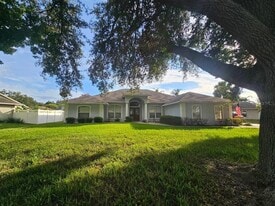 10934 Versailles Blvd in Clermont, FL - Building Photo