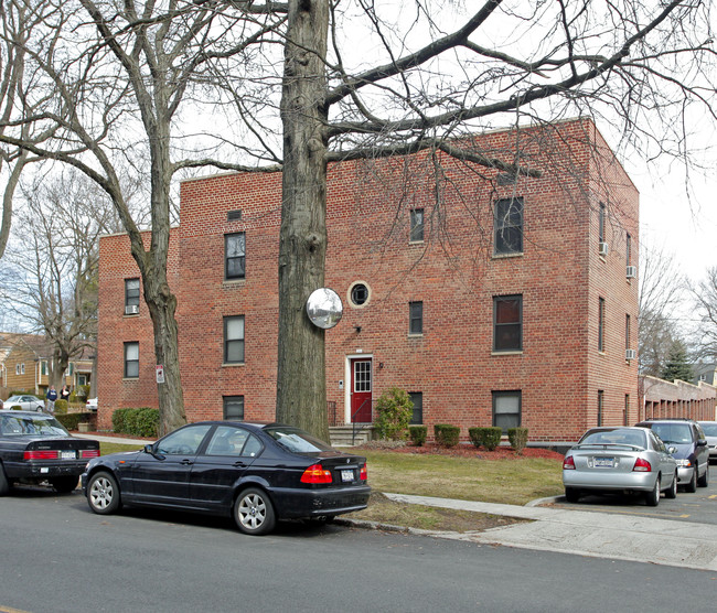 Mamaroneck Gardens in Mamaroneck, NY - Building Photo - Building Photo