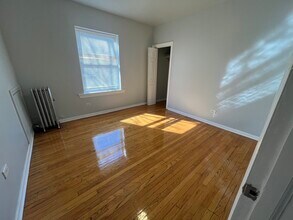 2047 E 68th St in Chicago, IL - Building Photo - Building Photo