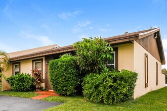 11010 SW 123rd Ave in Miami, FL - Building Photo - Building Photo