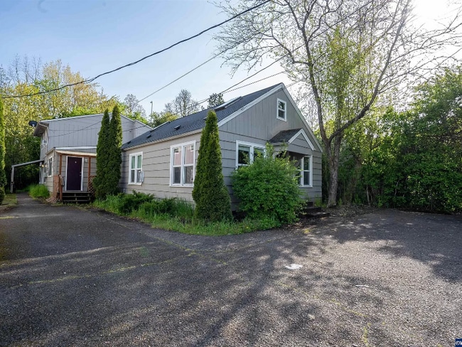 1220 SW E Ave, Unit B in Corvallis, OR - Building Photo - Building Photo