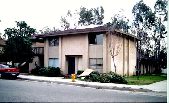 1695 W Wilson St in Rialto, CA - Building Photo