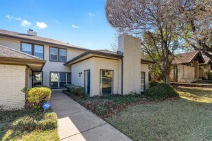 9402 Moss Farm Ln in Dallas, TX - Building Photo