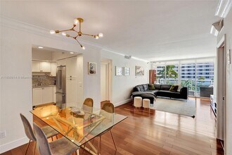 5600 Collins Ave, Unit 5C in Miami Beach, FL - Building Photo - Building Photo