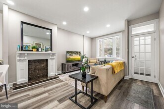 930 N 30th St in Philadelphia, PA - Building Photo - Building Photo